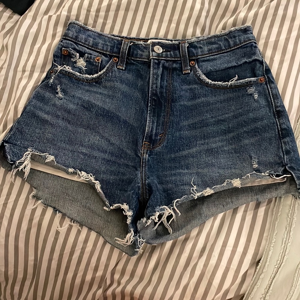 Amerbrombie high rise mom short size 27